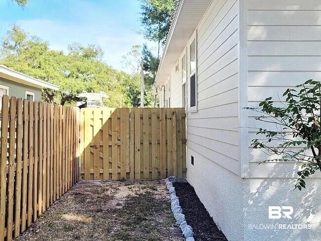 Building Photo - 5255 Pine Rd