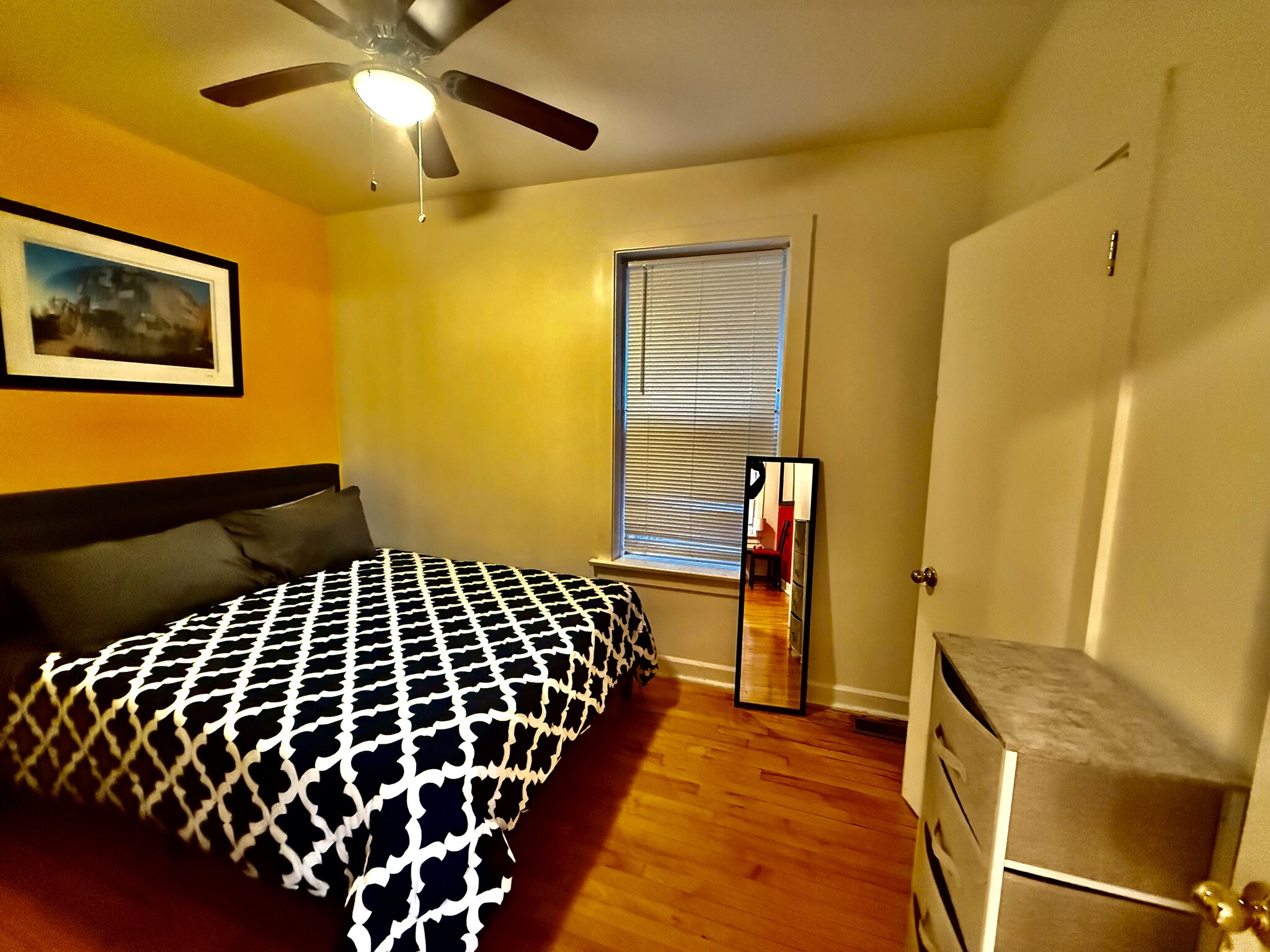 Building Photo - 829 Mulford Street