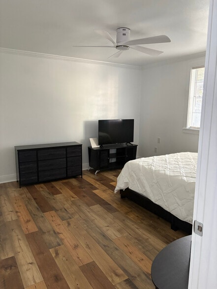 Building Photo - 1710 S Lopez St