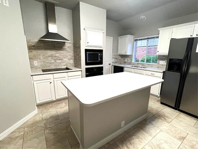 Building Photo - 2708 Cascade Dr