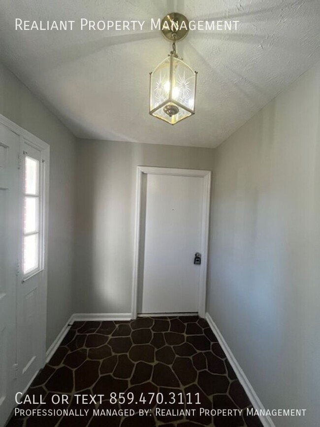 Building Photo - 3-bedroom, 2 full bath duplex in the desir...