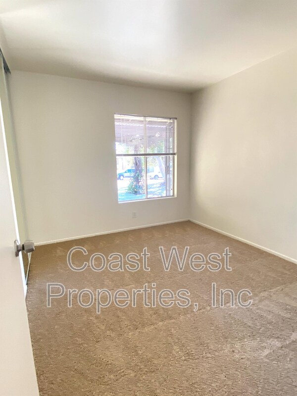 Building Photo - 6570 Oakridge Rd