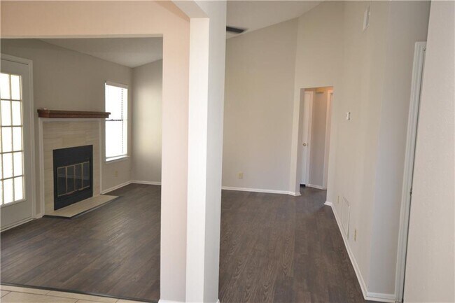 Building Photo - 1105 Green Valley Cove