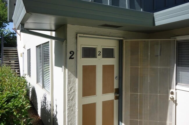 Building Photo - 323 Blossom Hill Rd
