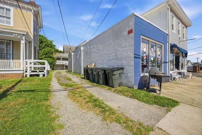Building Photo - 212 S Armistead Ave
