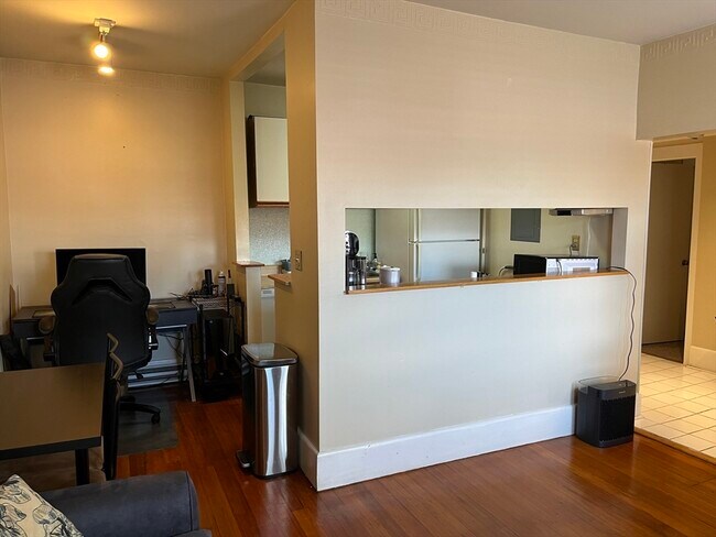 Building Photo - 15 Keswick St