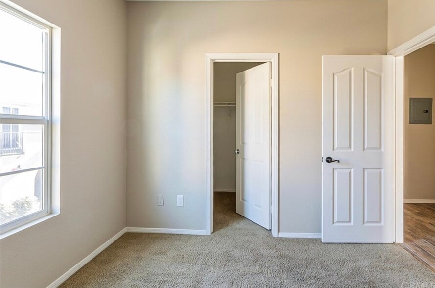 Building Photo - 36317 Antoinette Ln