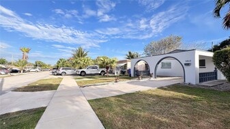 Building Photo - 5640 Hayes St