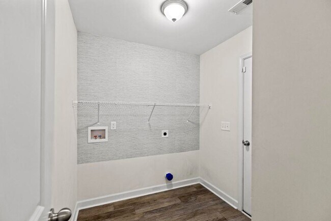 Building Photo - 514 Isaac Br Dr