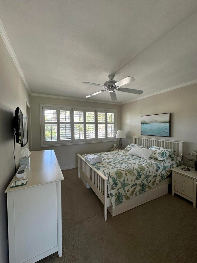 Building Photo - 1221 Hillsboro Mile