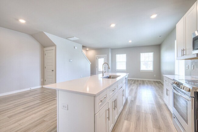 Building Photo - 531 Swanholme Dr