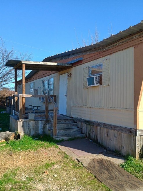 Building Photo - 1801 S Business 45