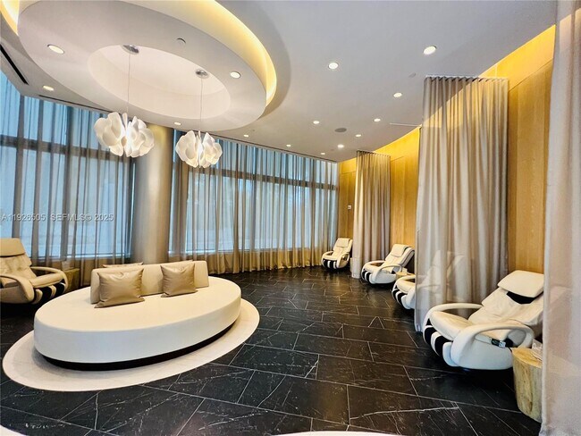 Building Photo - 851 NE 1st Ave