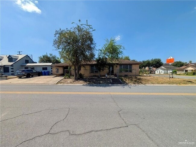 Building Photo - 1015 Fresno Ave