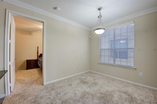 Building Photo - 7575 Kirby Dr