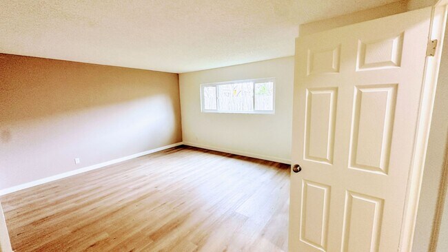 Building Photo - 120A