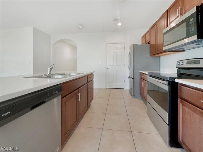 Building Photo - 131 NE 23rd Pl