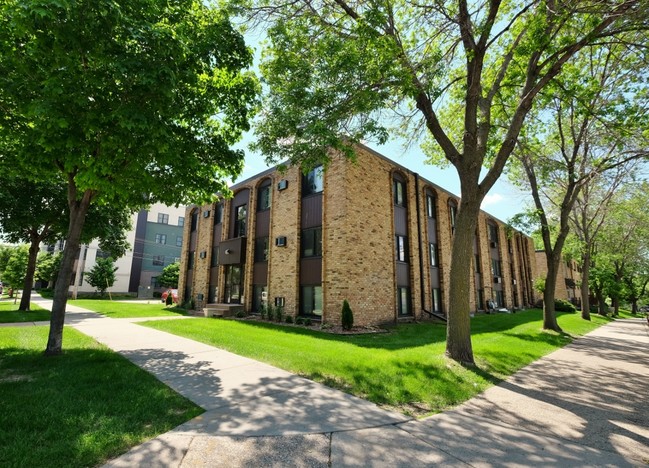 Building Photo - Como Avenue Apartments