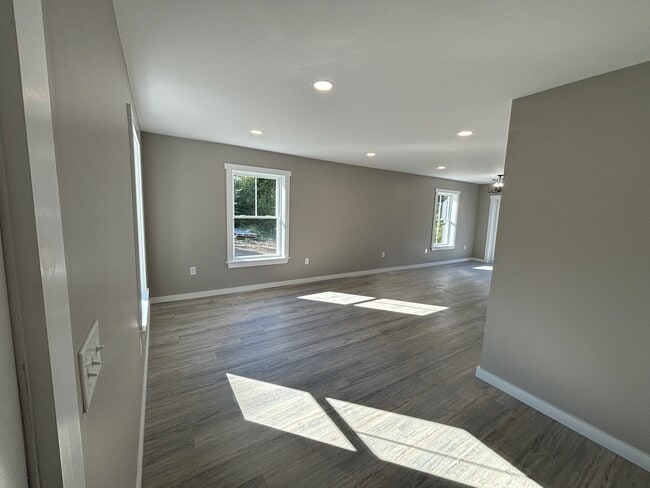 Building Photo - 22 Pond Rd