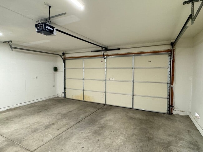 Building Photo - 5417 Redview Ct