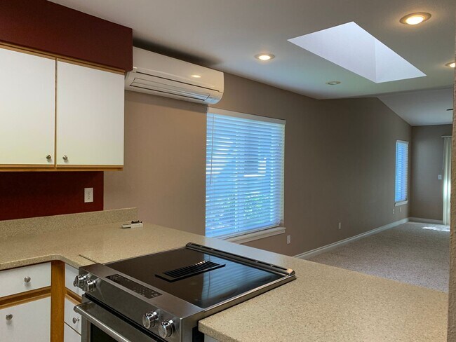 Building Photo - 2 Bed 2 Bath Summerwood Village Condo! Move In Special!