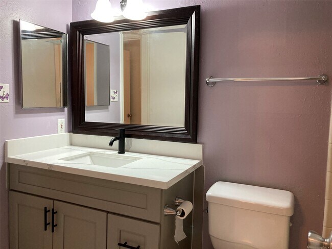 Building Photo - 6500 Harbor Town Dr