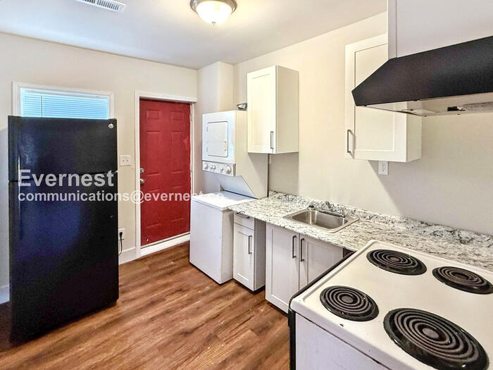 Building Photo - 205 9th Ave W