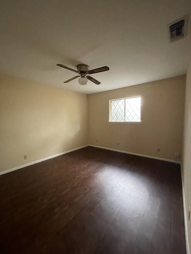 Building Photo - 247 Fennel Dr