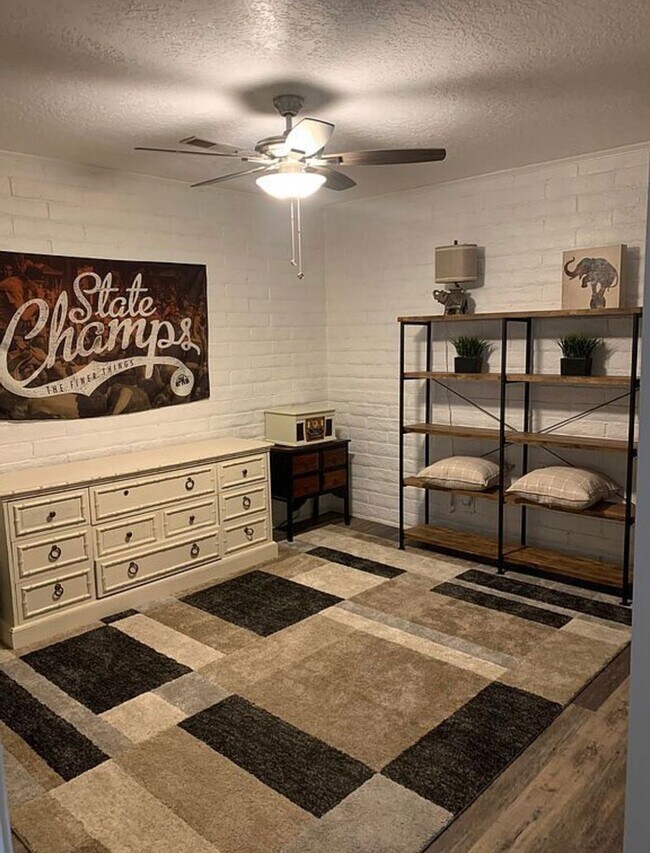 Building Photo - Unique & Fully Renovated Bloomington Home