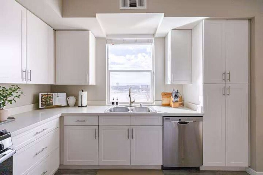 Building Photo - 375 Harbour Cove Dr