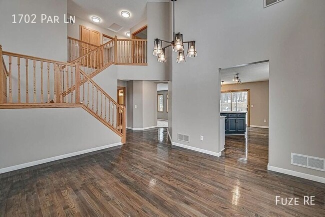 Building Photo - 1702 Par Ln
