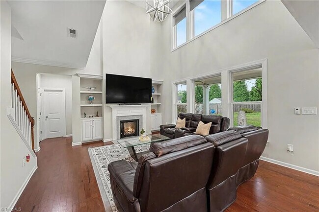 Building Photo - Lease to Own