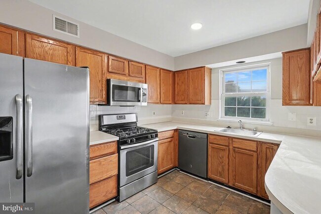 Building Photo - 2003 Paddle Boat Ln