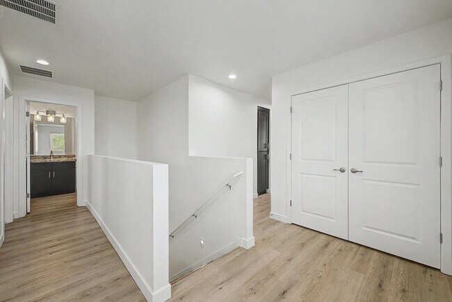 Building Photo - 136 W Latona Rd