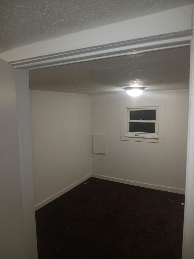 Building Photo - Welcome to 494 Allston!