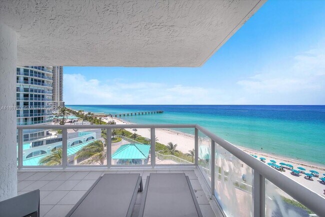 Building Photo - 16425 Collins Ave