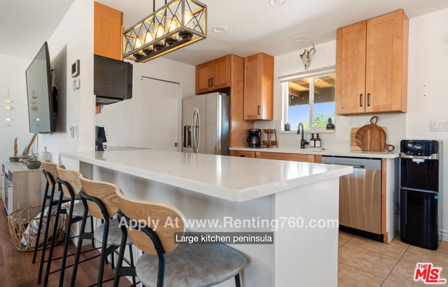 Building Photo - Updated 3 Bed 2 Bath Home on 2.5 Fenced In Acres with paid SOLAR PANELS!!