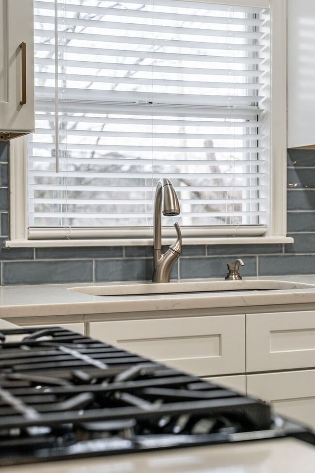 Building Photo - 2420 Durwood-