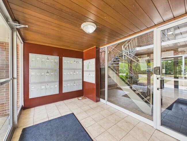 Building Photo - 2210 S Goebbert Rd