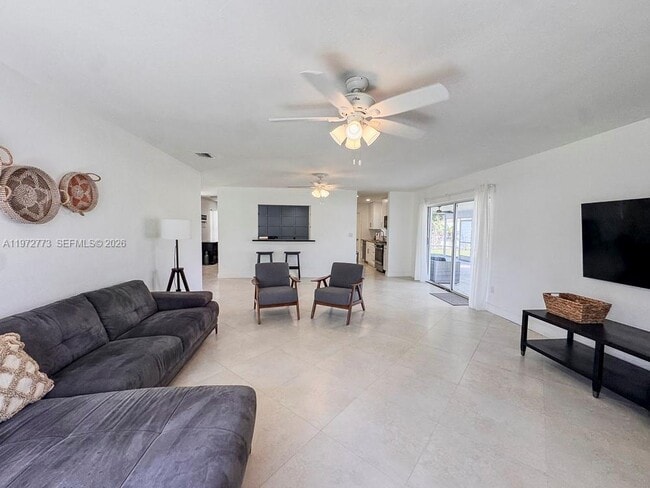 Building Photo - 9731 Bel Aire Dr