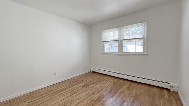 Building Photo - 421 Manila Ave