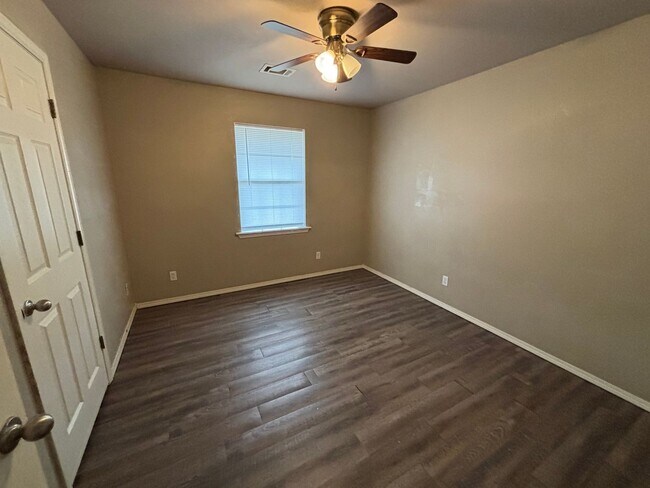 Building Photo - Welcome to this charming 3-bedroom, 2-bathroom home located in the heart of Pottsville, AR.