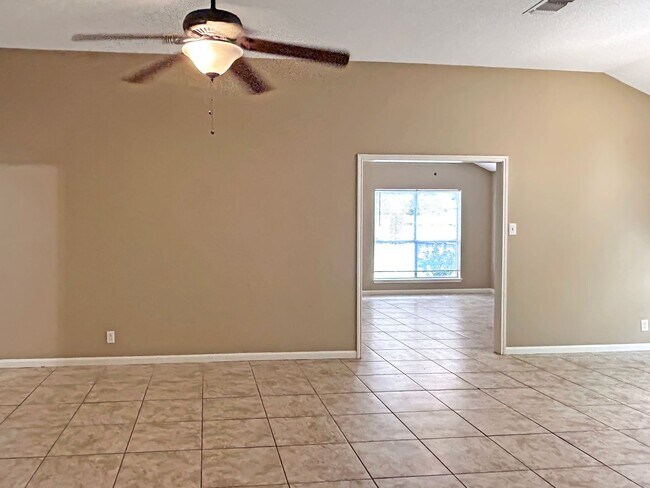 Building Photo - Charming 3-Bedroom Home in Great Northwest with Fireplace & Shaded Backyard