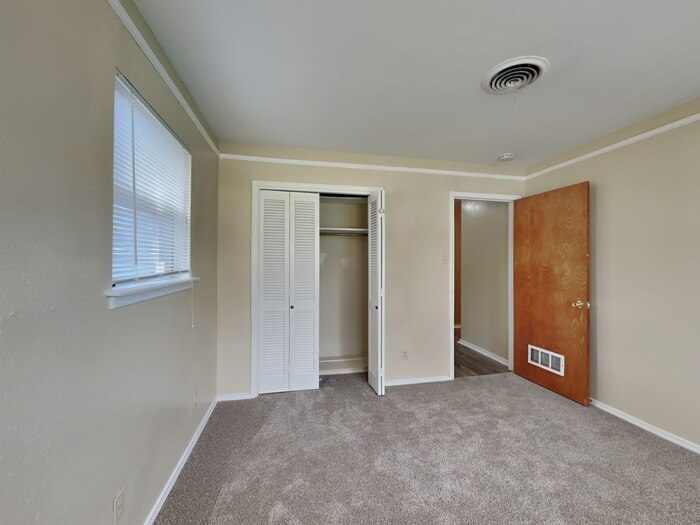Building Photo - 7108 Ellis Rd