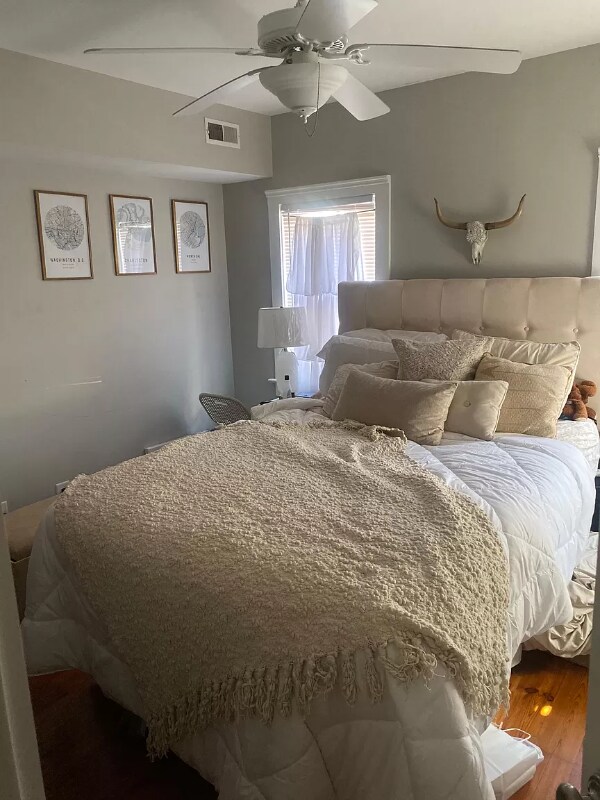 Building Photo - 15 Sires St