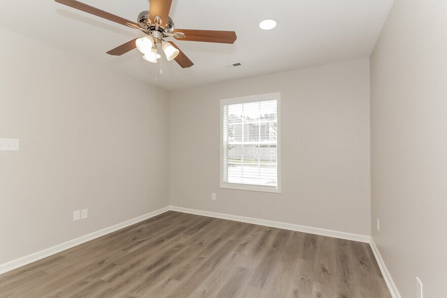 Building Photo - 2707 Oasis Ln