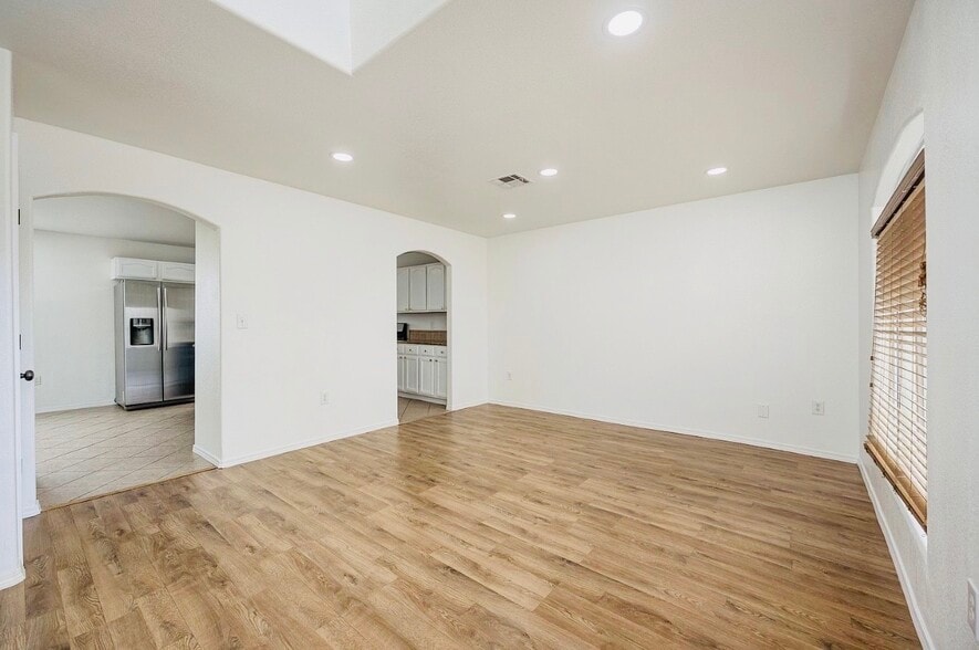 Building Photo - 3640 Ascencion Cir