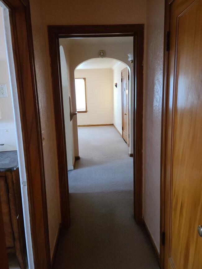 hall from bedroom back to living room - 945 E Lander St
