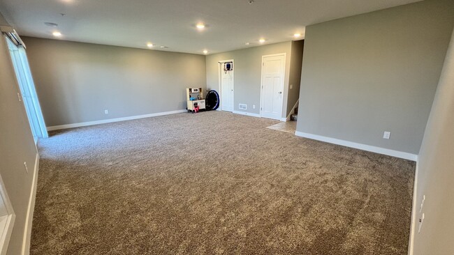 Building Photo - 6455 Inspire Cir S