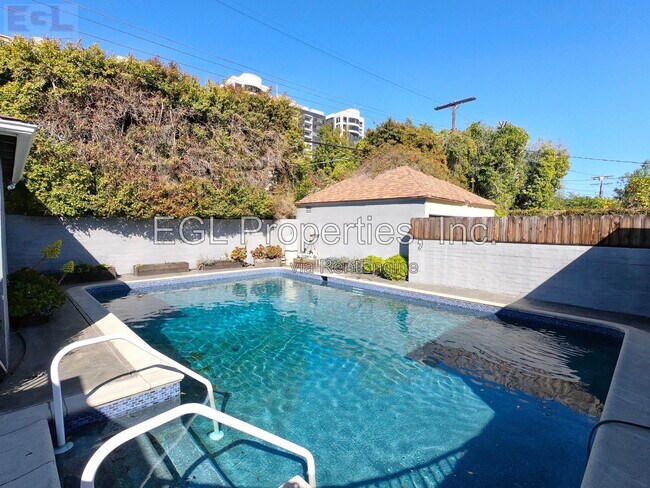 Building Photo - 10749 Wellworth Ave